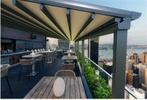 Pergola med flyttbart tak